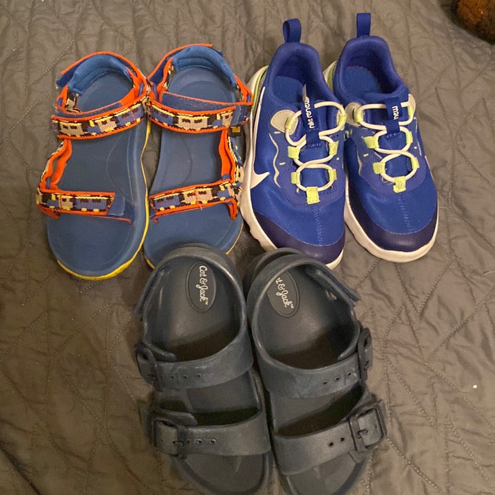Toddler shoes size 9